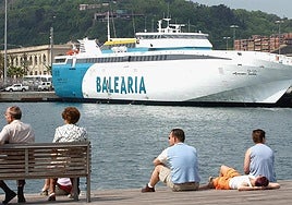 Un crucero de Baleària, en Barcelona.