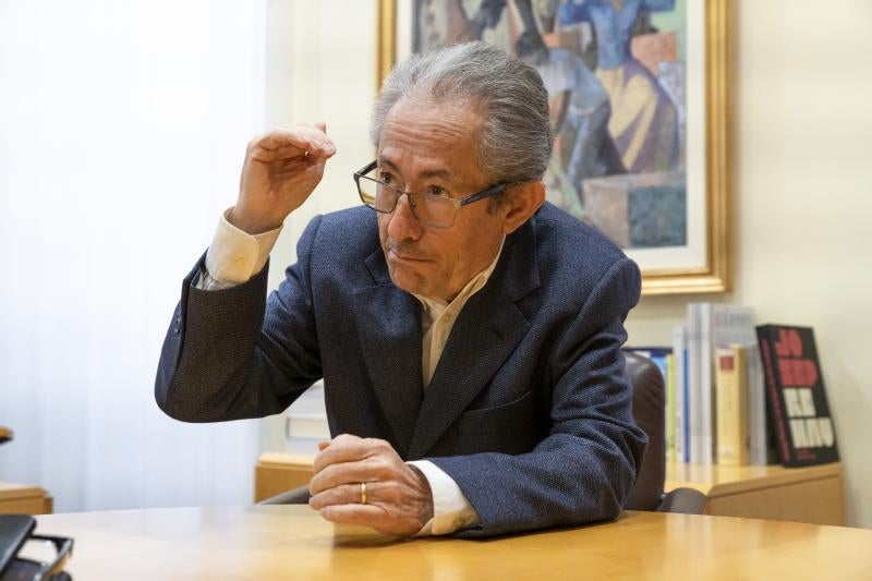 The Ombudsman, Ángel Luna, during an interview.