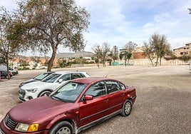 Aparacamiento en la antigua fábrica de Emérito Maestre.
