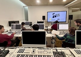 La nueva sala de Informática Musical incorpora tecnología avanzada para modernizar la formación del alumnado del Conservatorio de Mutxamel.