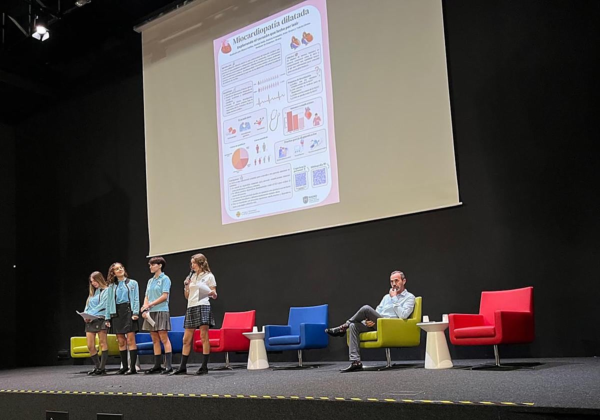 Alumnos de bachillerato en la Olimpiada de Biología.