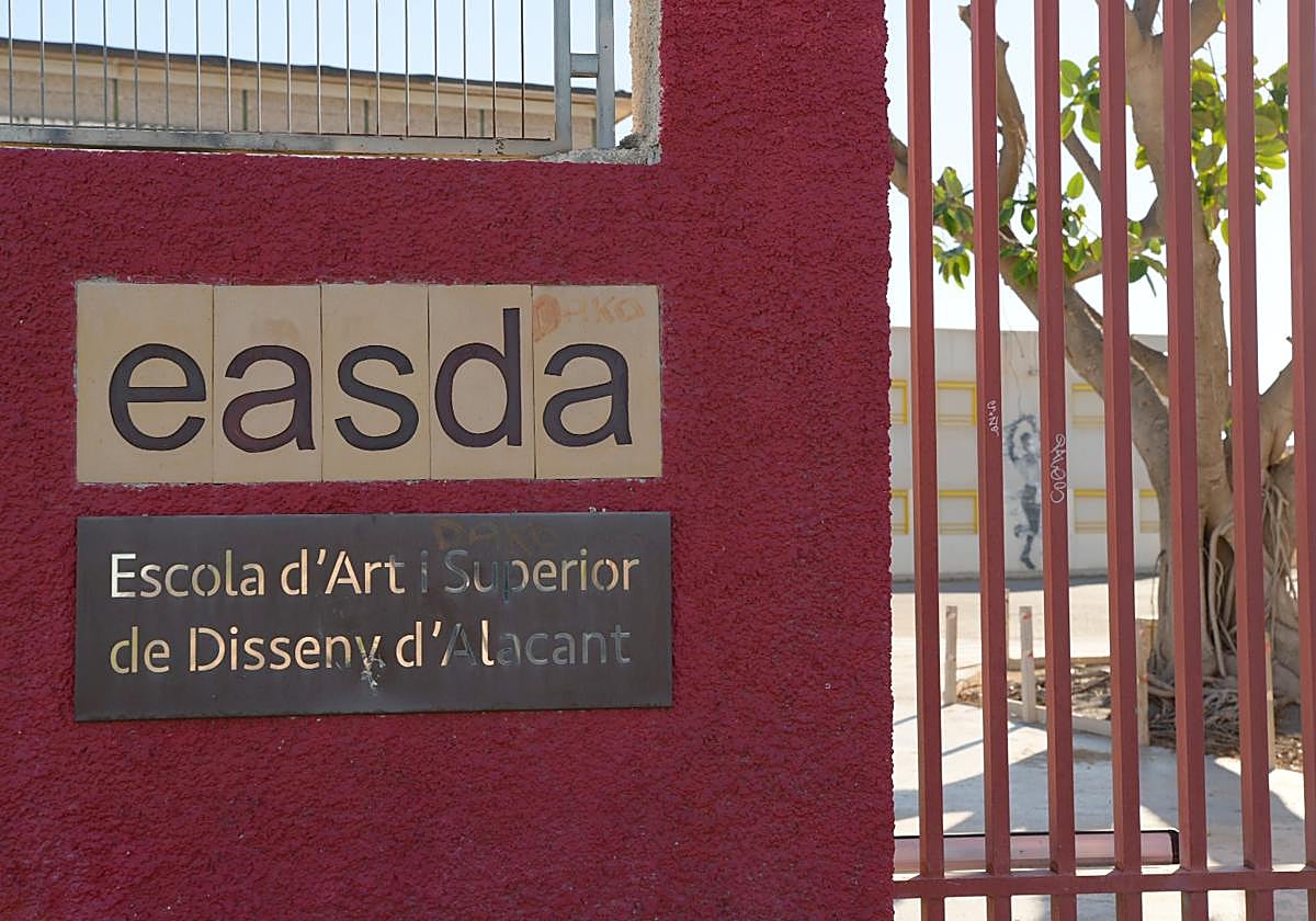School of Art and Higher Design of Alicante (EASDA).