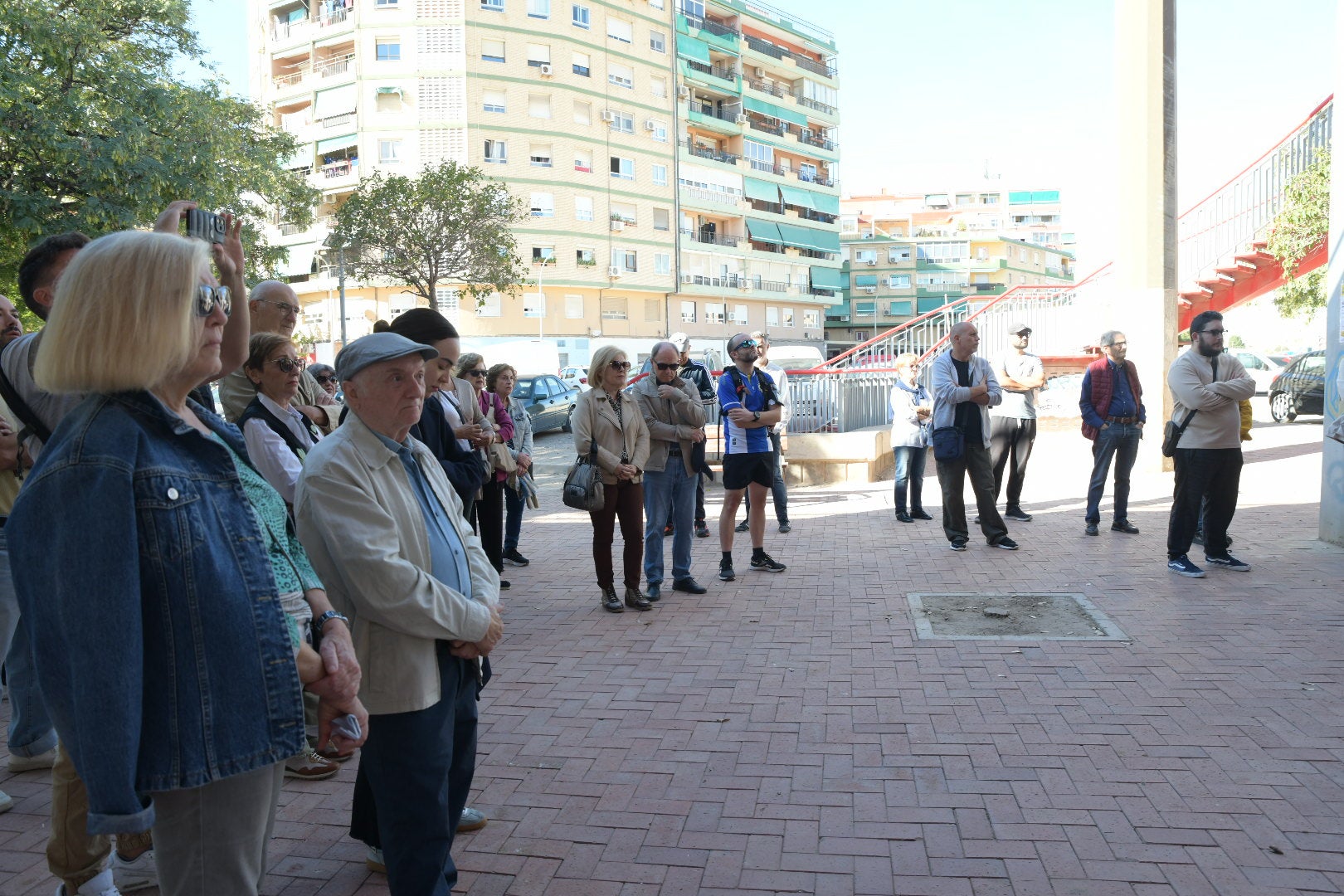 Concentración bajo el Puente Rojo para reclamar avances del Parque Central de Alicante