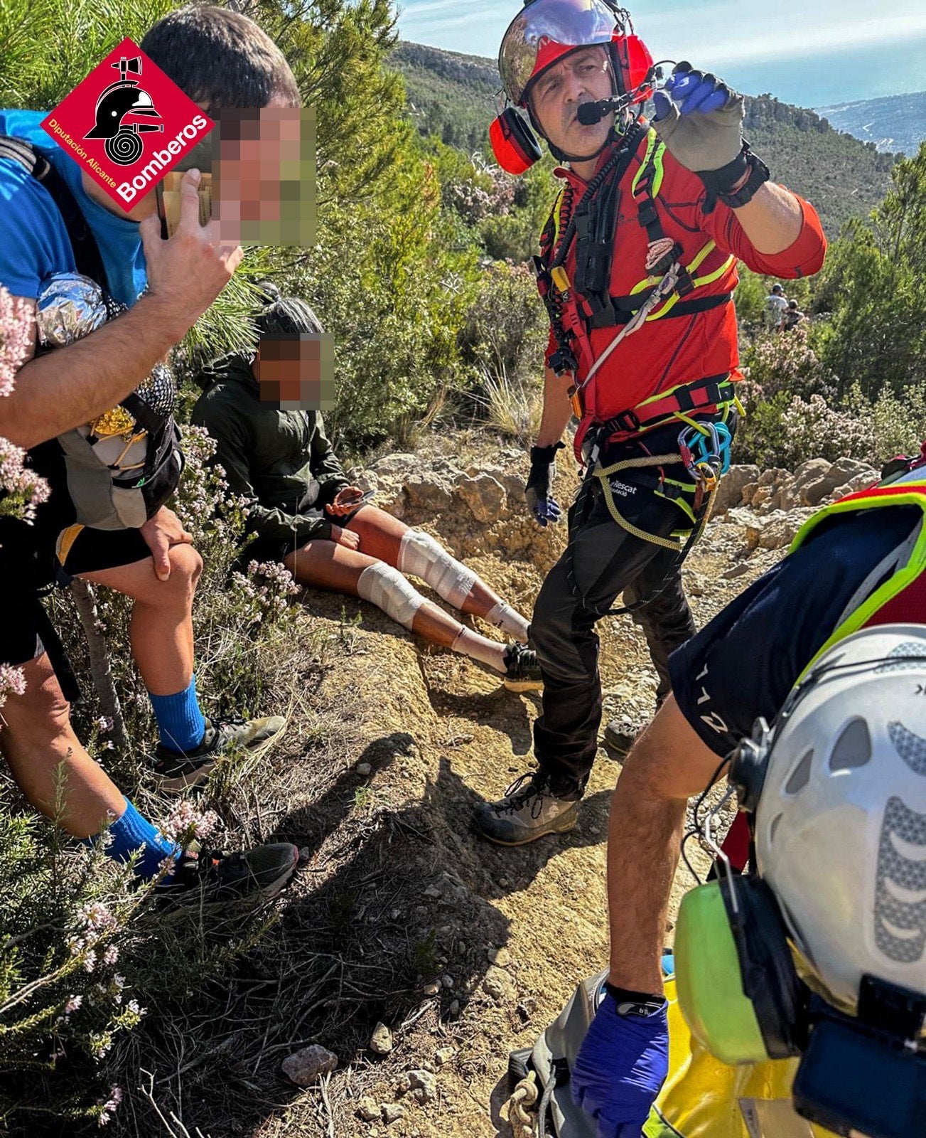 Las imágenes de los tres accidentes registrados en las montañas alicantinas este sábado