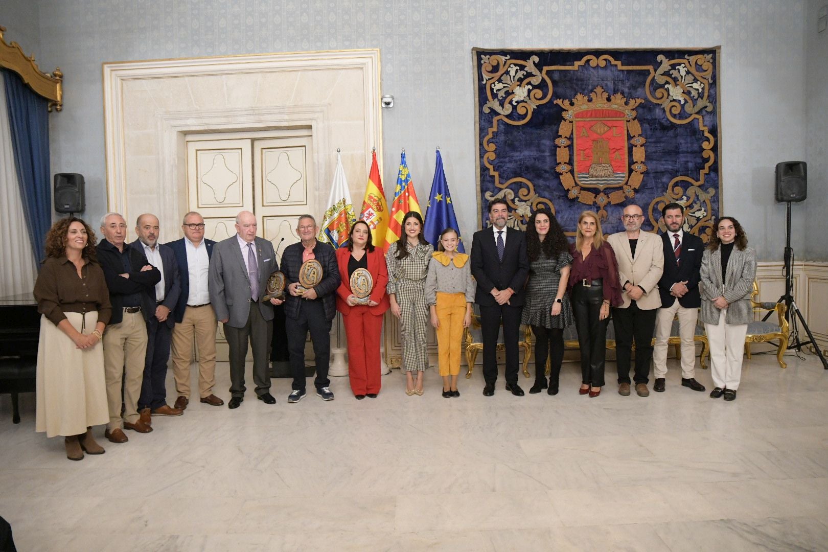 Los nominados a los premios &#039;Festers d&#039;Alacant&#039; recogen sus estatuillas