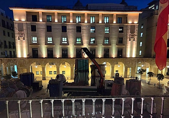 Las piezas del Belén Gigante, en la tarde de este lunes en la Plaza del Ayuntamiento.