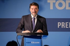 El alcade Luis Barcala durante su discurso.