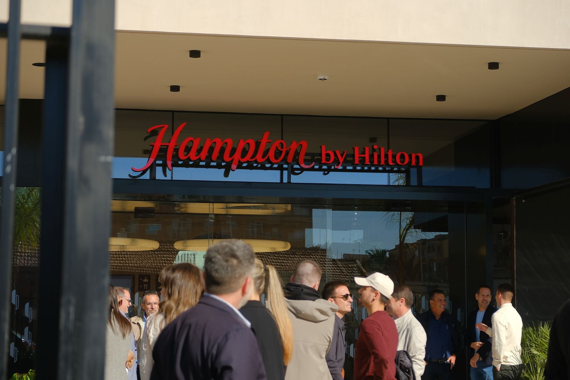El aeropuerto de Alicante-Elche ya tiene hotel: Hampton by Hilton abre sus puertas