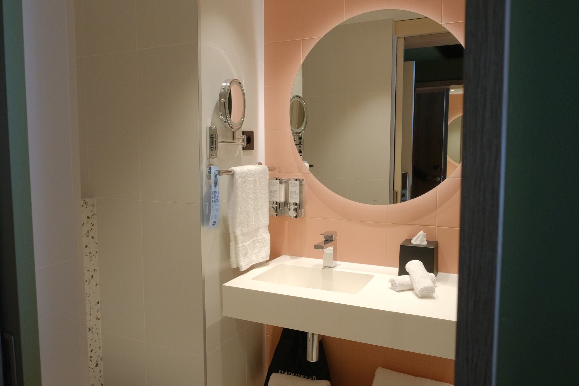 El aeropuerto de Alicante-Elche ya tiene hotel: Hampton by Hilton abre sus puertas