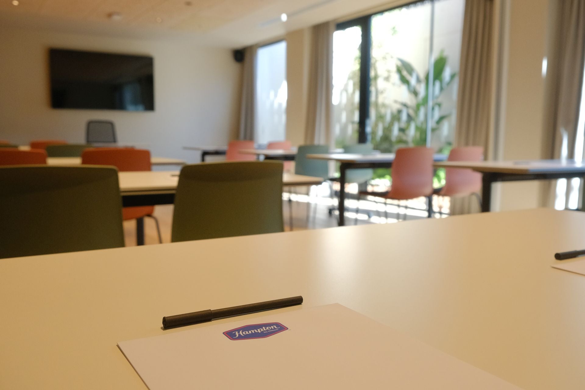 El aeropuerto de Alicante-Elche ya tiene hotel: Hampton by Hilton abre sus puertas