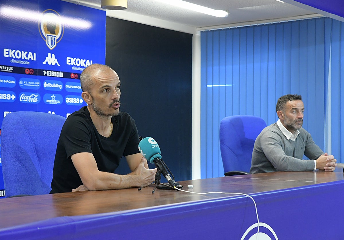 Beto Company y Paco Peña, durante la presentación del nuevo técnico.