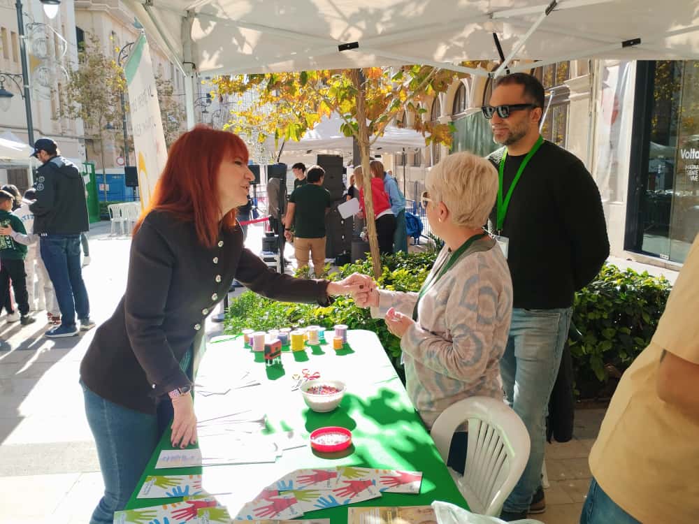 Imagen secundaria 2 - Cientos de niños celebran en Alicante el Día de la Infancia