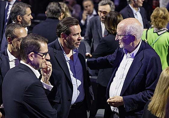 Juan Roig, con el ministro de Transportes, Óscar Puente, en la reunión de #QuieroCorredor.