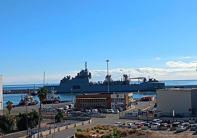 El buque francés 'Jacques Chevallier' en Alicante.