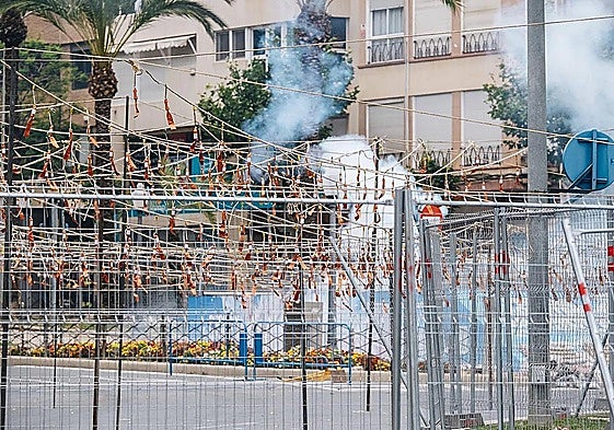 Mascletà de las Hogueras en la plaza de los Luceros.