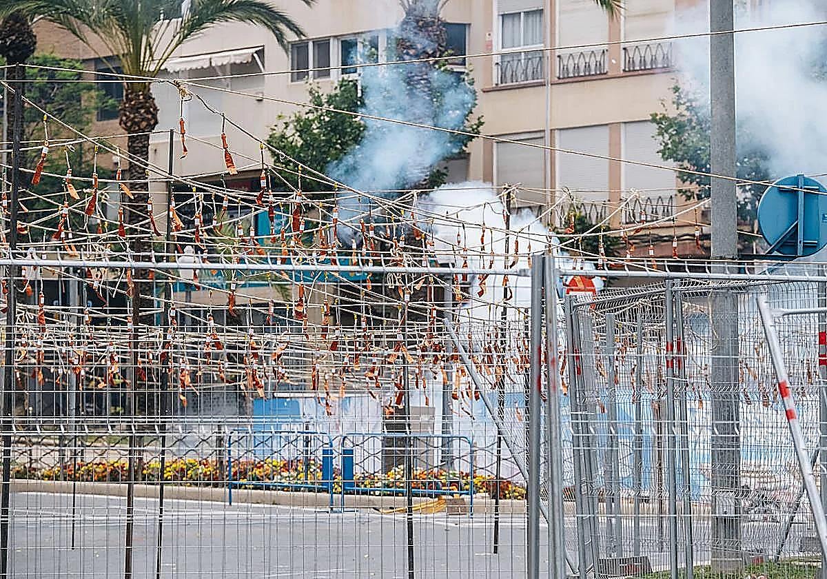 Mascletà de las Hogueras en la plaza de los Luceros.