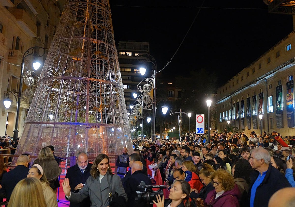 La Navidad ya brilla en Alicante con el encendido de luces