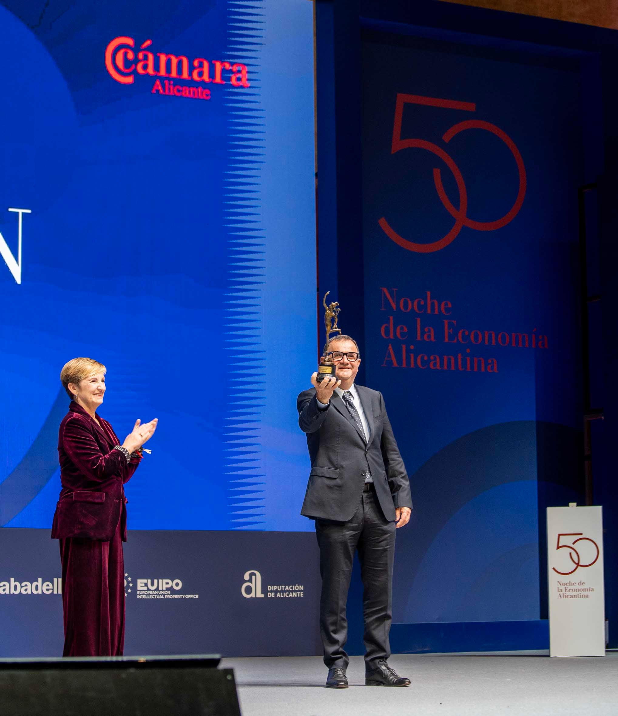 FOTOS | La Noche de la Economía Alicantina: medio siglo premiando el talento empresarial de la provincia