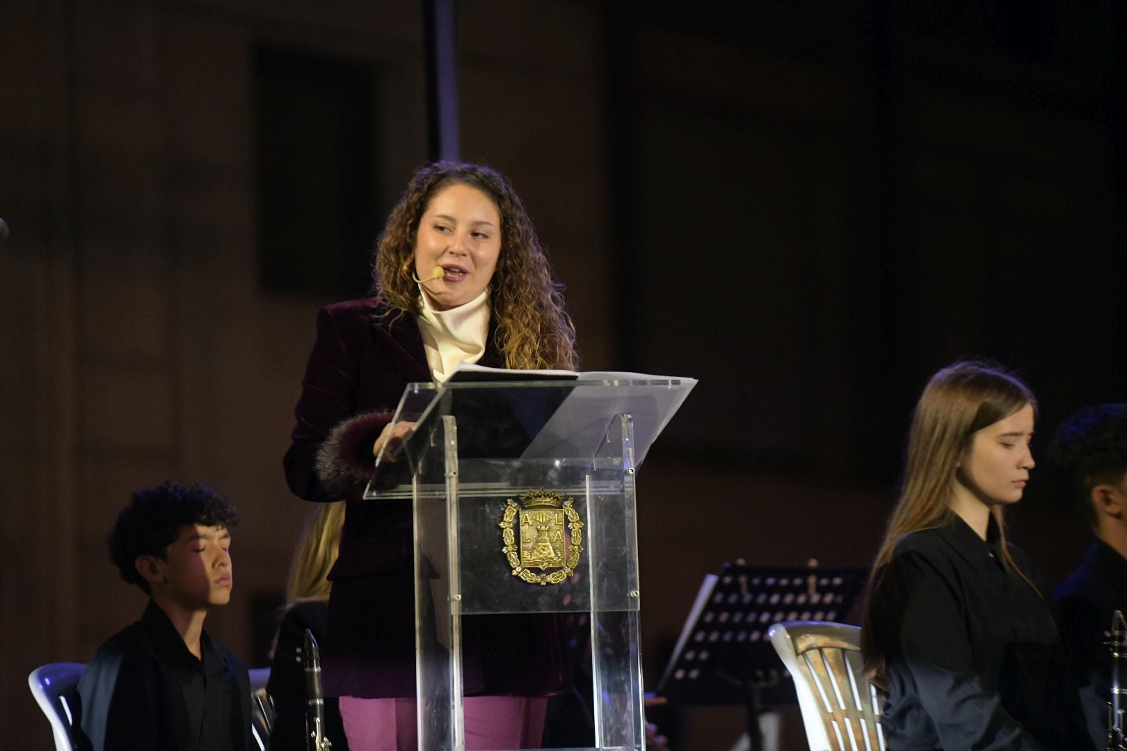 La inauguración del Belén gigante de Alicante transforma la plaza en un espectáculo de luz y magia