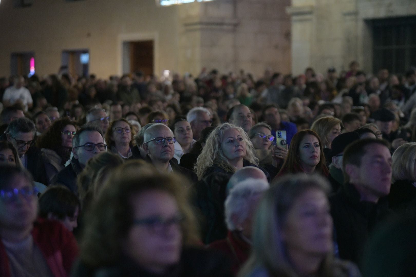 La inauguración del Belén gigante de Alicante transforma la plaza en un espectáculo de luz y magia