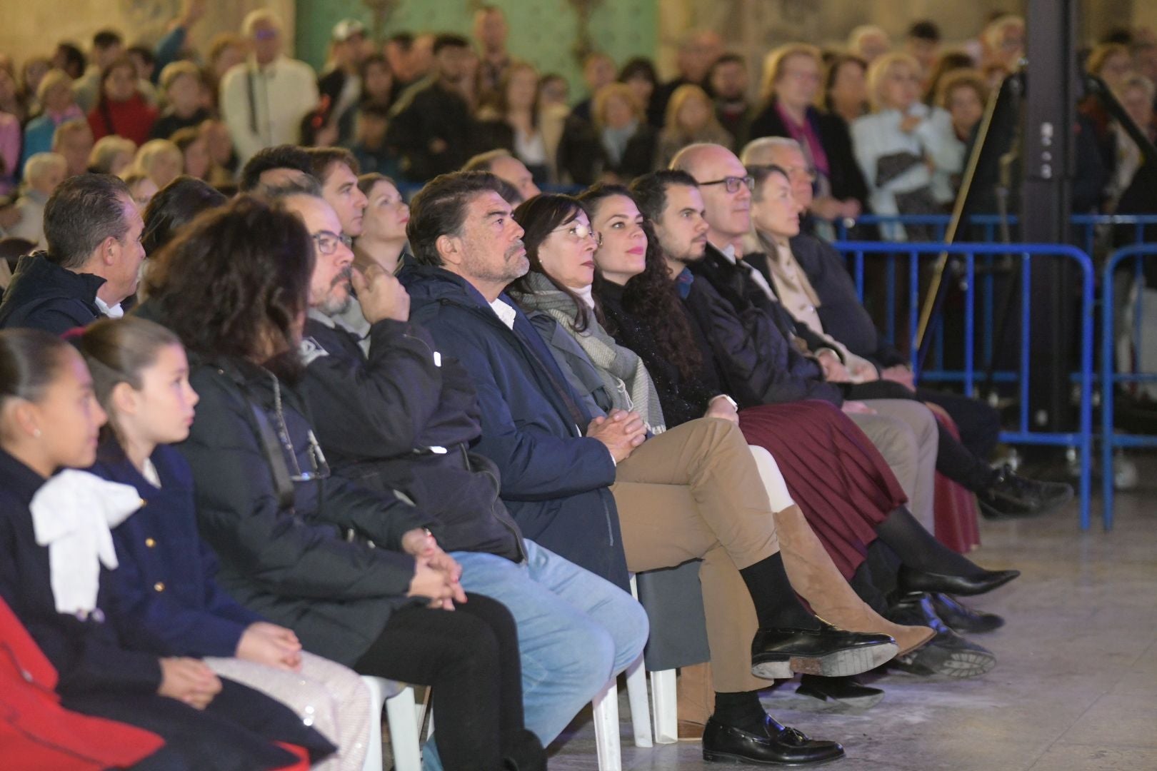 La inauguración del Belén gigante de Alicante transforma la plaza en un espectáculo de luz y magia