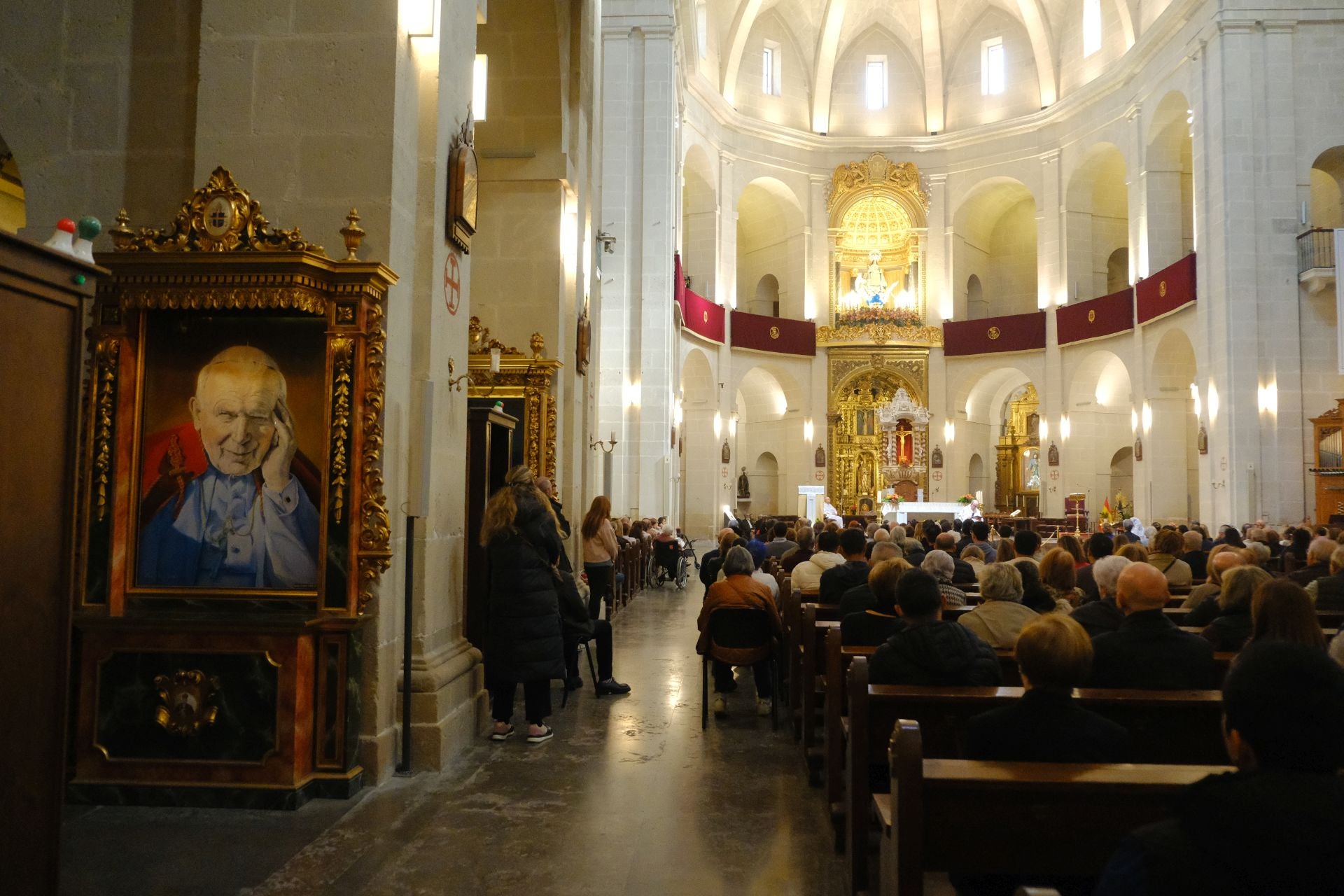 Alicante se rinde ante la Virgen del Remedio en su 75 aniversario como Alcaldesa Perpetua