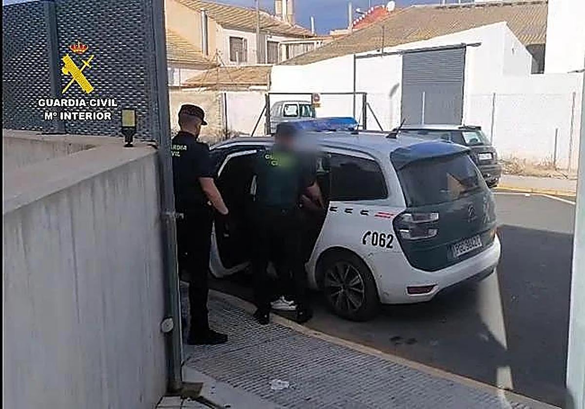 Arrest of two suspected kidnappers in Almoradí.