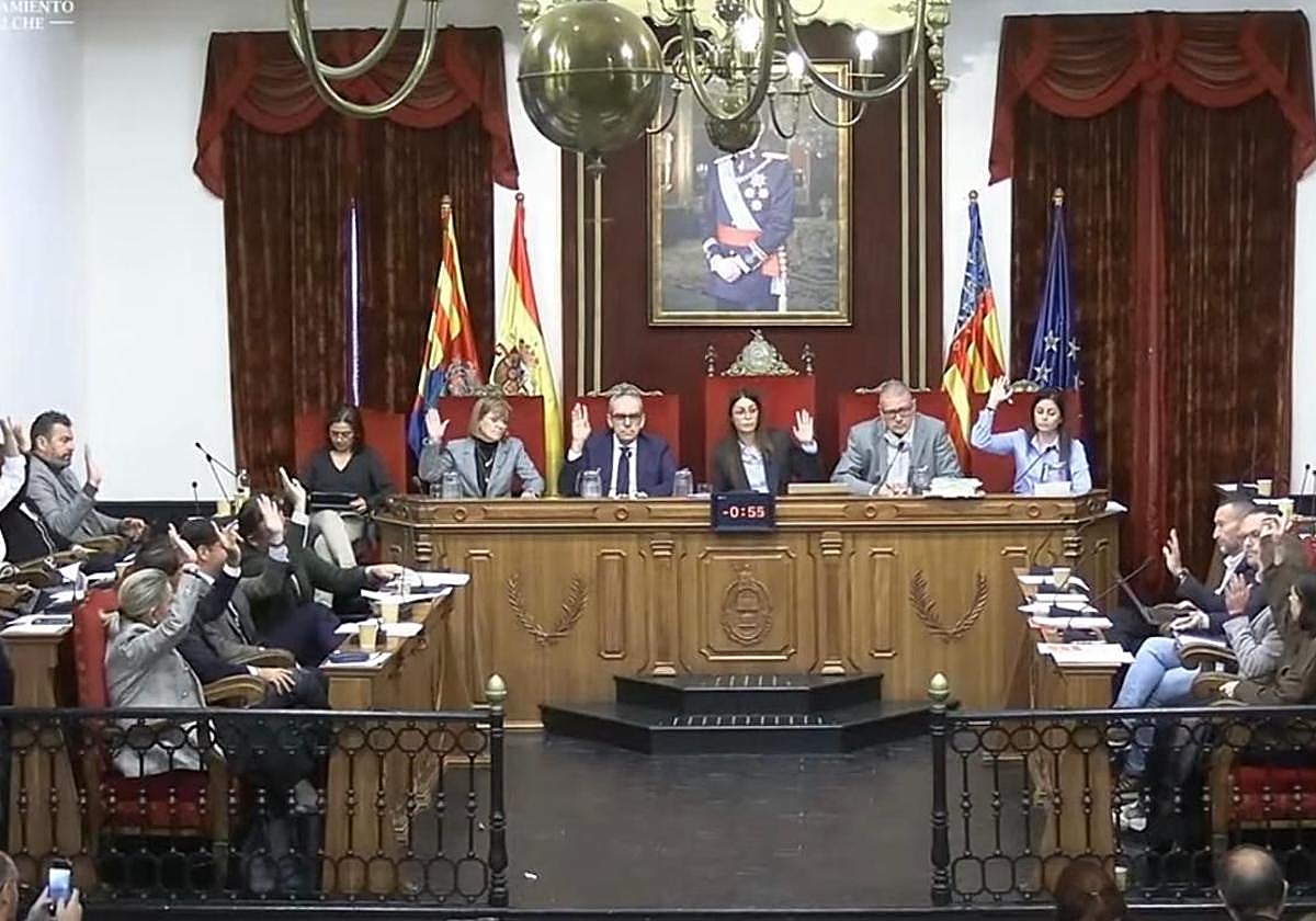 El pleno de Elche aprueba por unanimidad que el nuevo Pabellón de Deporte Inclusivo lleve el nombre de las gimnastas Sara Marín y María Díez.