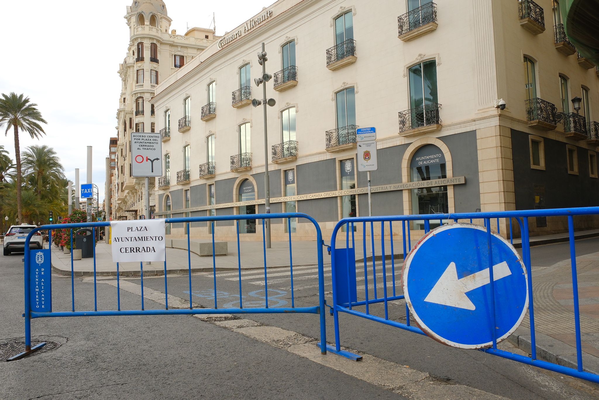 Corte de tráfico en la Puerta del Mar.