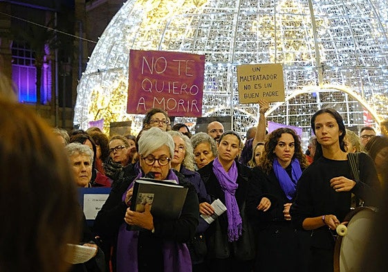 Alicante levanta la voz contra la violencia de género el 25N