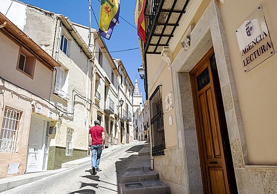 Entrada al Ayuntamiento de l'Alqueria d'Asnar.