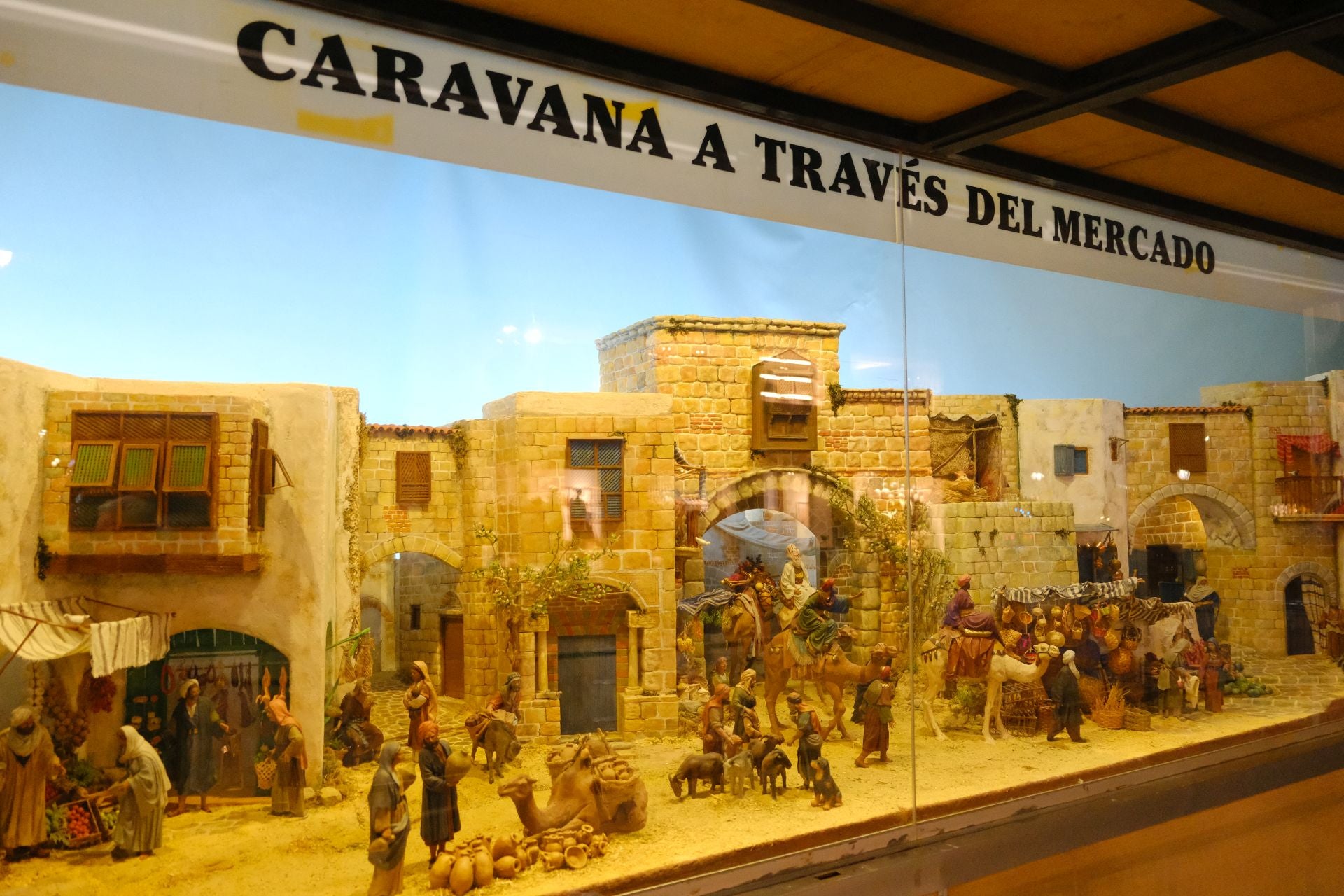 Villancicos, luz y tradición en la inauguración del Belén Social en Alicante