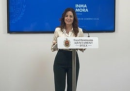 La portavoz municipal, Inma Mora, durante la presentación del proyecto del nuevo centro sociocultural de Jayton.