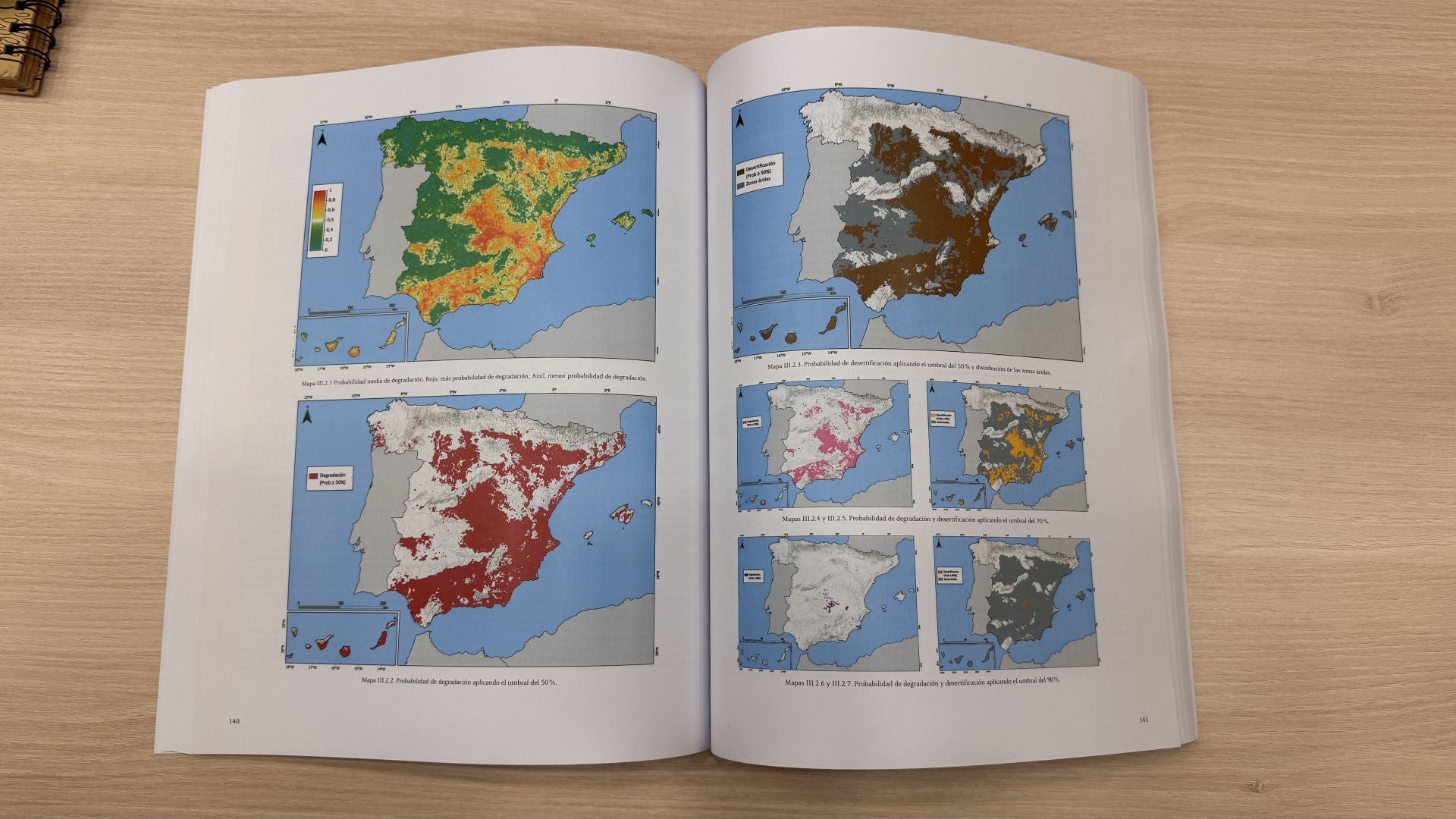 Una de las páginas del primer Atlas de la desertificación de España.