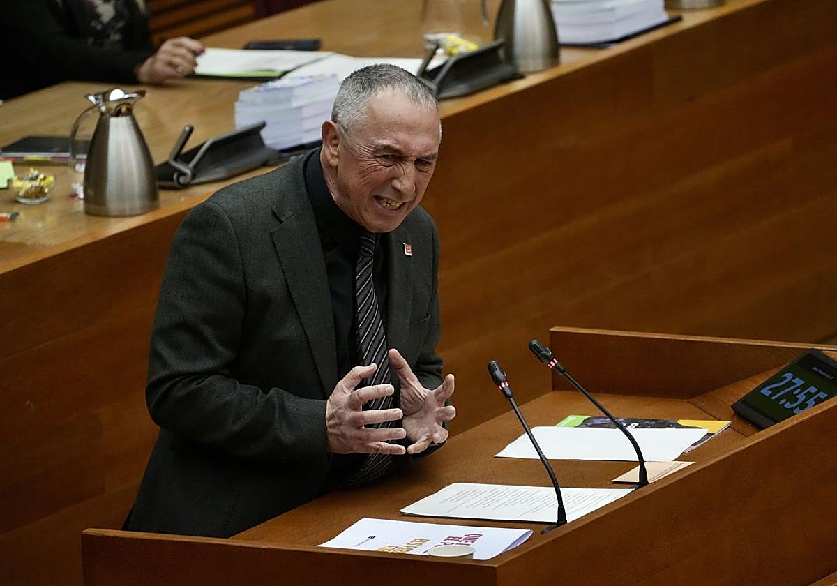 Baldoví, durante su intervención en Les Corts.
