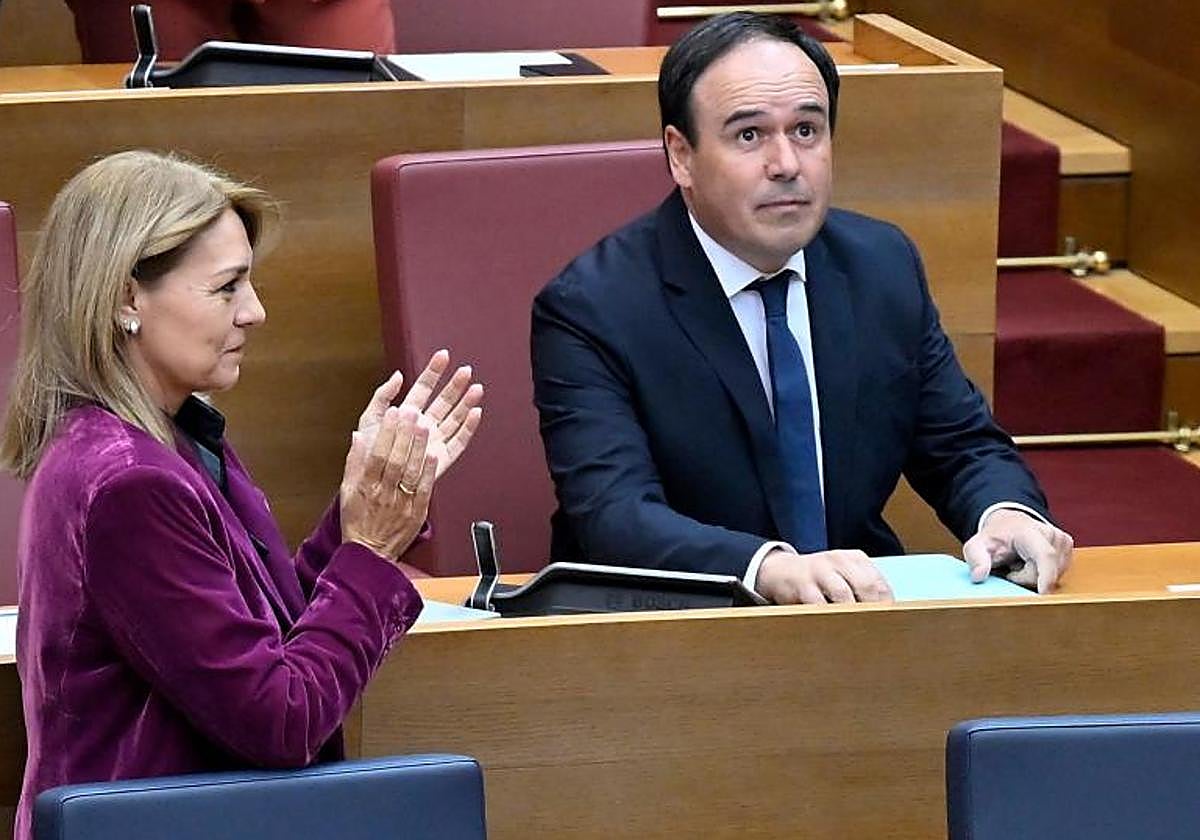 Juanfran Pérez Llorca, en su asiento en Les Corts cuando se ha anunciado su nombramiento como presidente de la Generalitat.