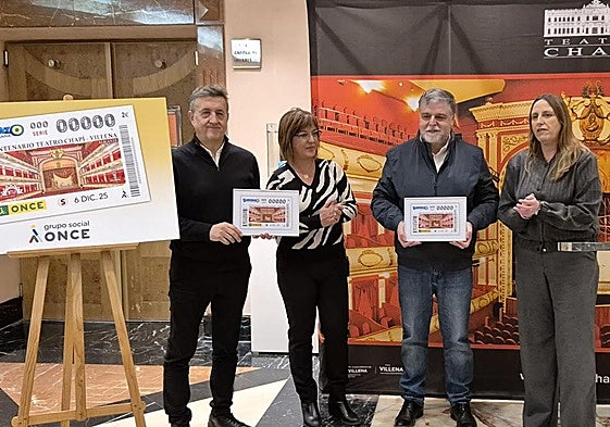 El alcalde, representantes de la ONCE y del Teatro Chapí presentan el cupón conmemorativo por el centenario del espacio escénico.