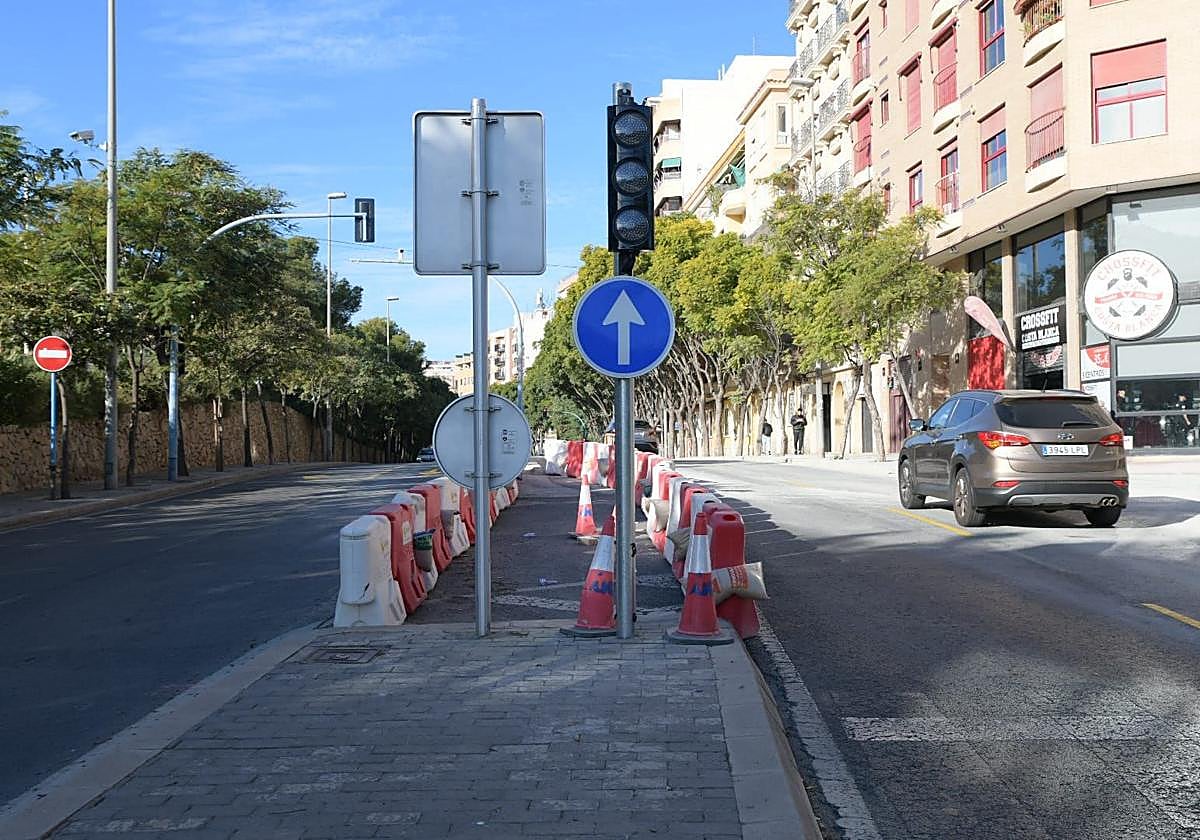 The castle ring road reopens to traffic with remnants of construction in the centre.