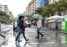 Lluvia en el centro de Alicante.