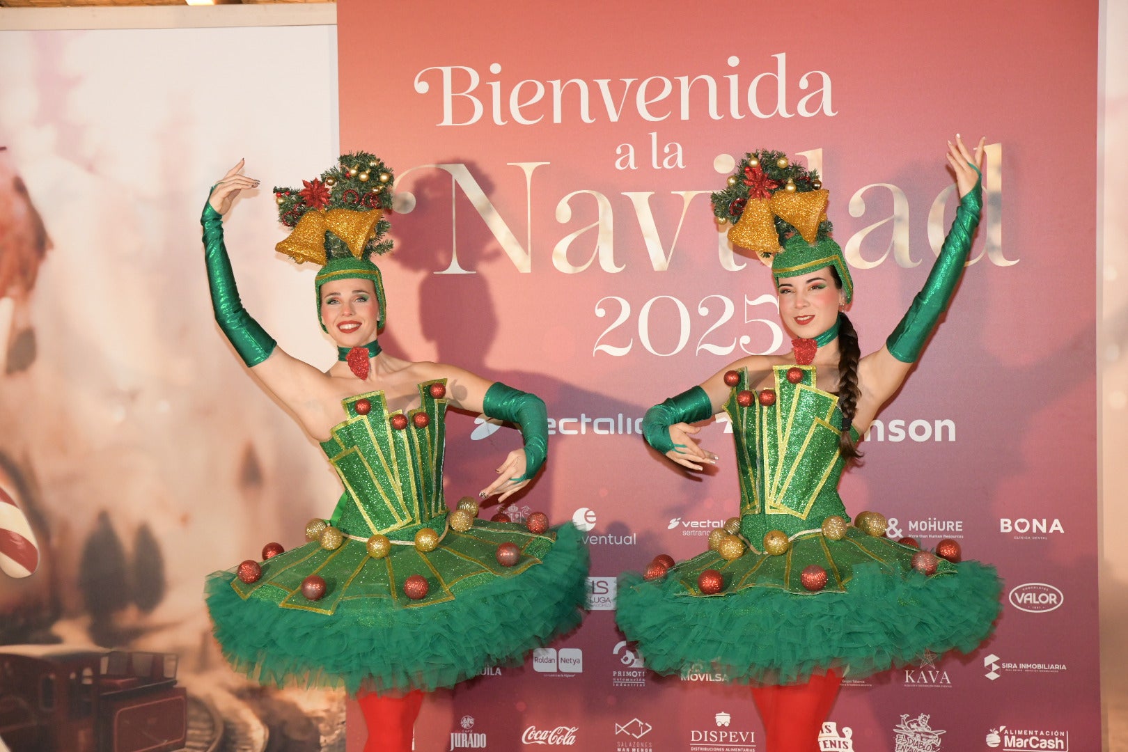 Cientos de asistentes dan la &#039;Bienvenida a la Navidad&#039; en la gala solidaria de Vectalia