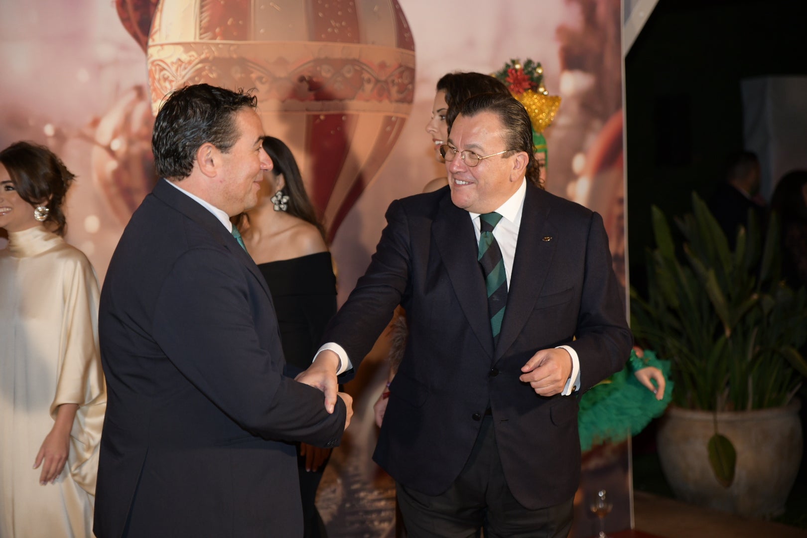 Cientos de asistentes dan la &#039;Bienvenida a la Navidad&#039; en la gala solidaria de Vectalia