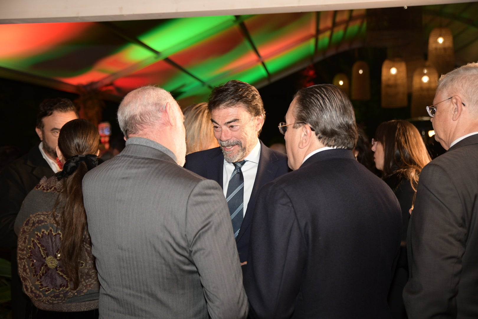 Cientos de asistentes dan la &#039;Bienvenida a la Navidad&#039; en la gala solidaria de Vectalia