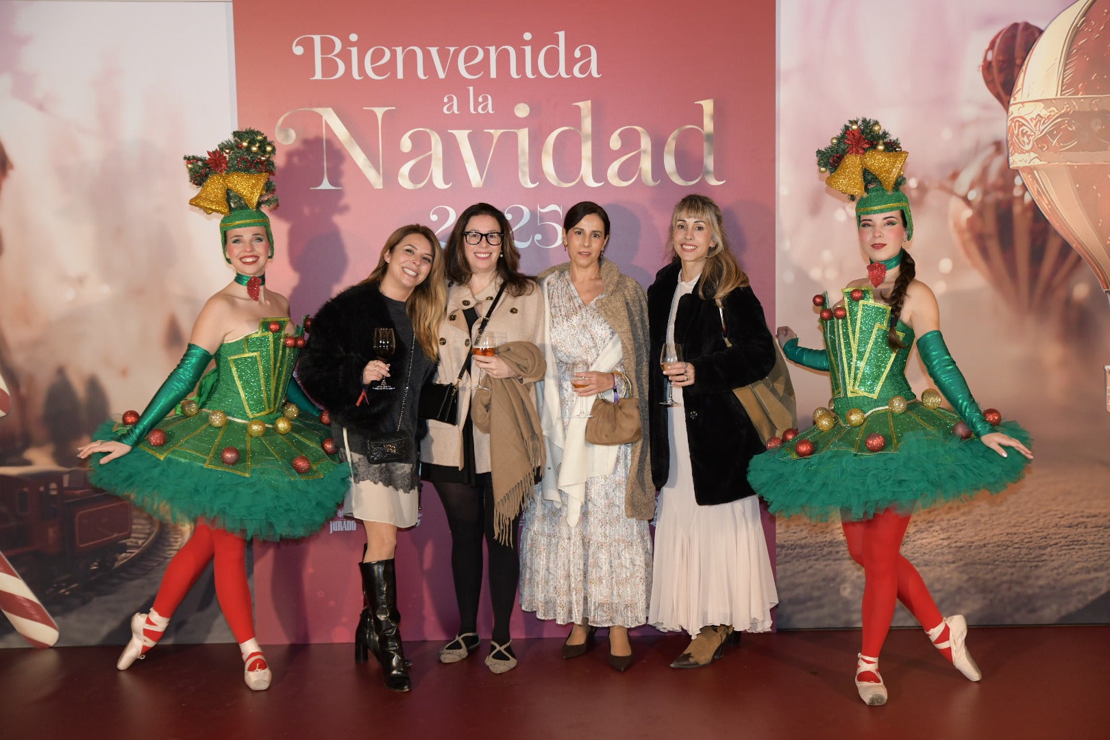 Cientos de asistentes dan la &#039;Bienvenida a la Navidad&#039; en la gala solidaria de Vectalia