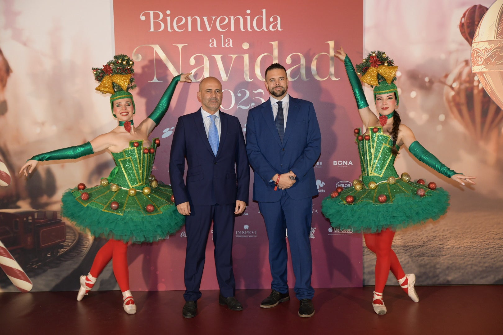 Cientos de asistentes dan la &#039;Bienvenida a la Navidad&#039; en la gala solidaria de Vectalia