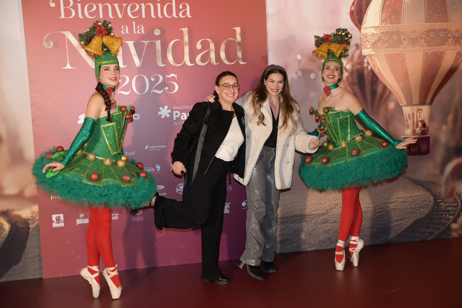 Cientos de asistentes dan la &#039;Bienvenida a la Navidad&#039; en la gala solidaria de Vectalia