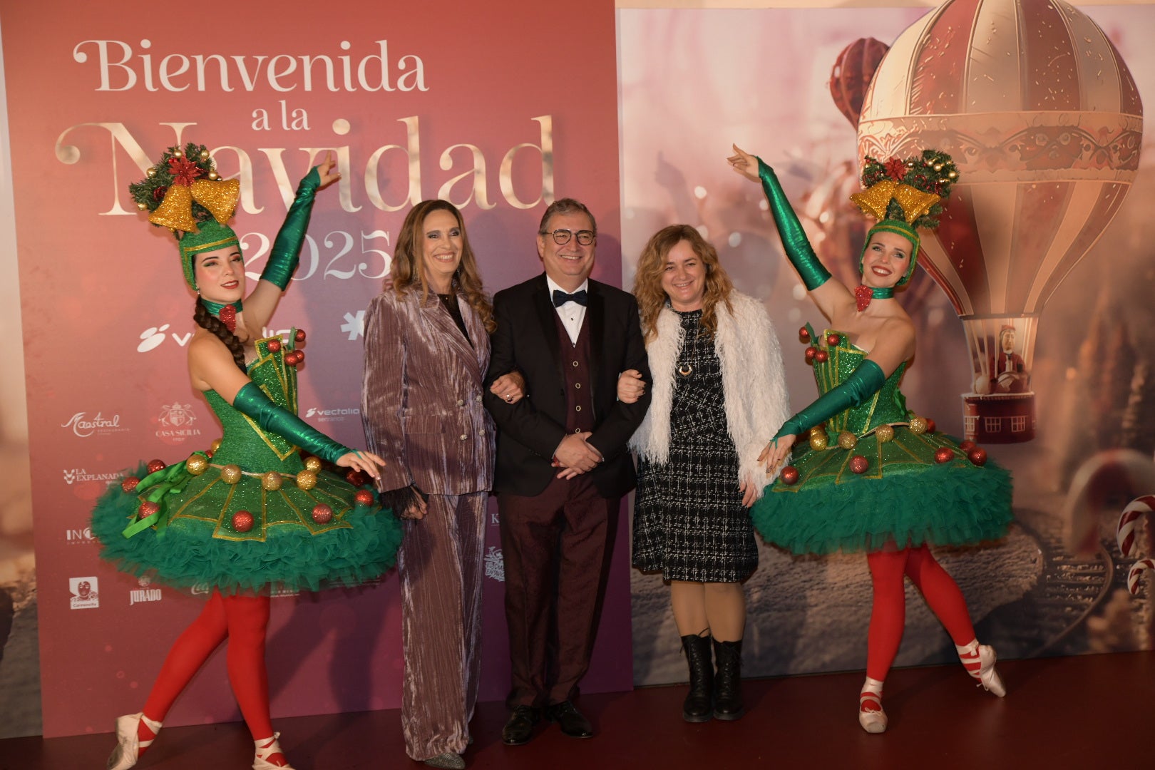 Cientos de asistentes dan la &#039;Bienvenida a la Navidad&#039; en la gala solidaria de Vectalia