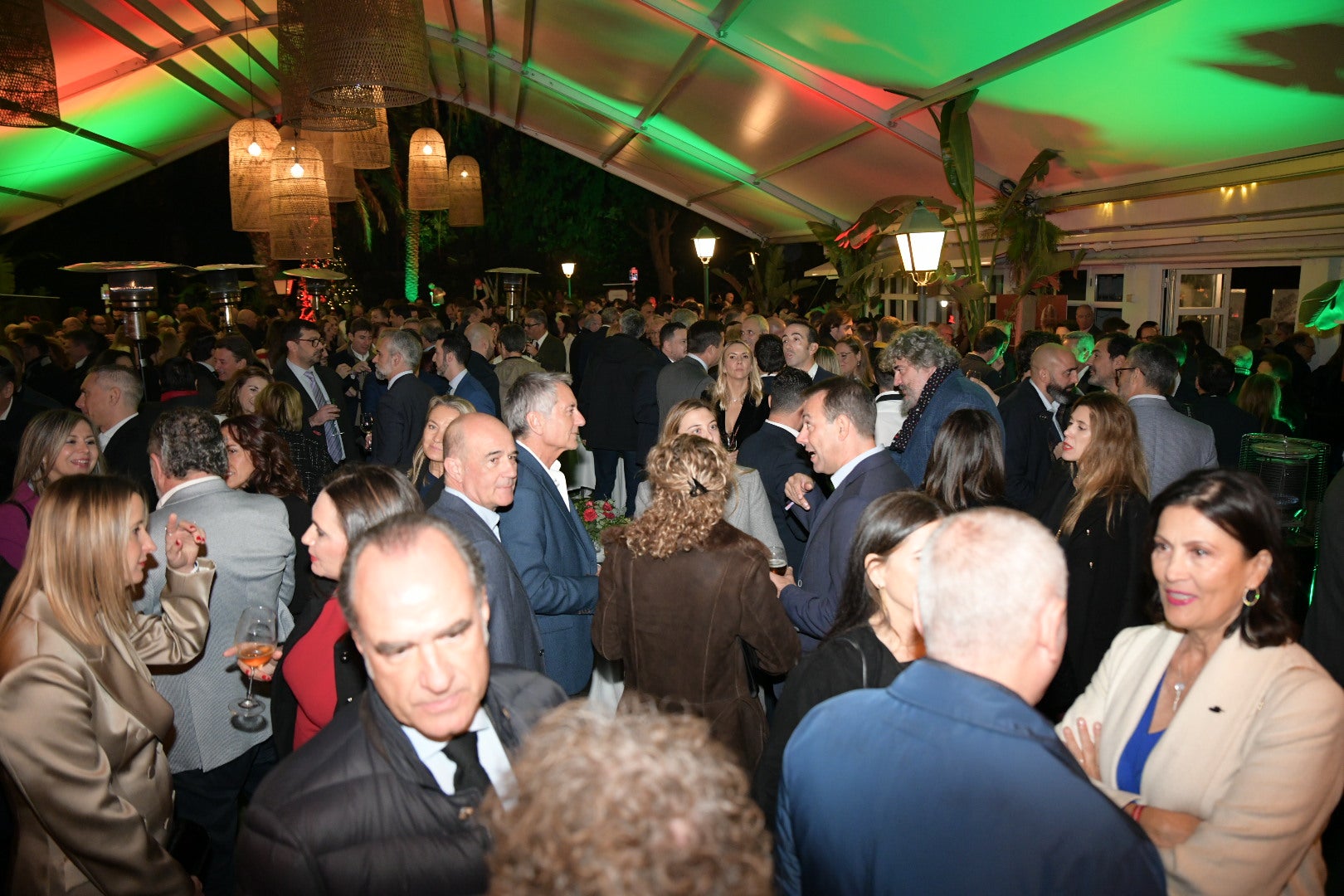 Cientos de asistentes dan la &#039;Bienvenida a la Navidad&#039; en la gala solidaria de Vectalia