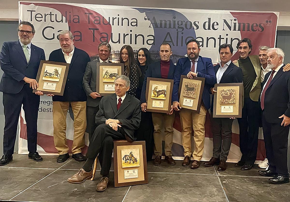 Los premiados en la gala taurina 'Amigos de Nimes'.