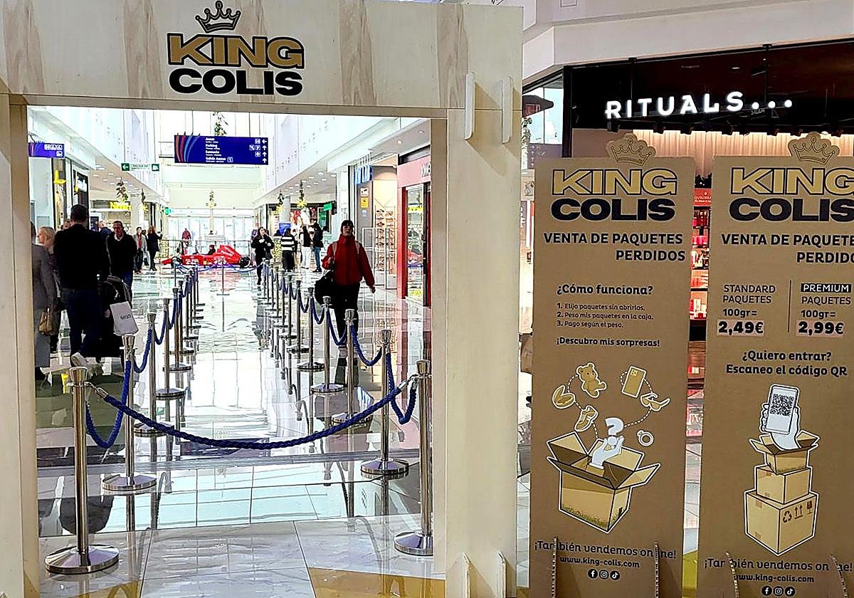 The King Colis pop-up arrives at L'Aljub for the first time with its proposal of mystery packages sold by weight.