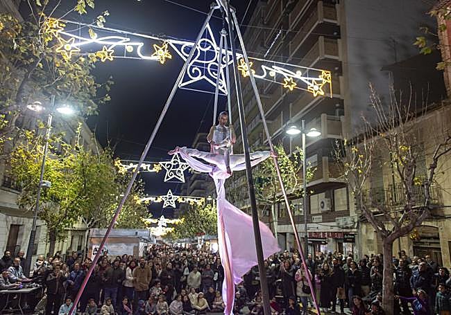 Espectáculo de danza aérea en Xixona.